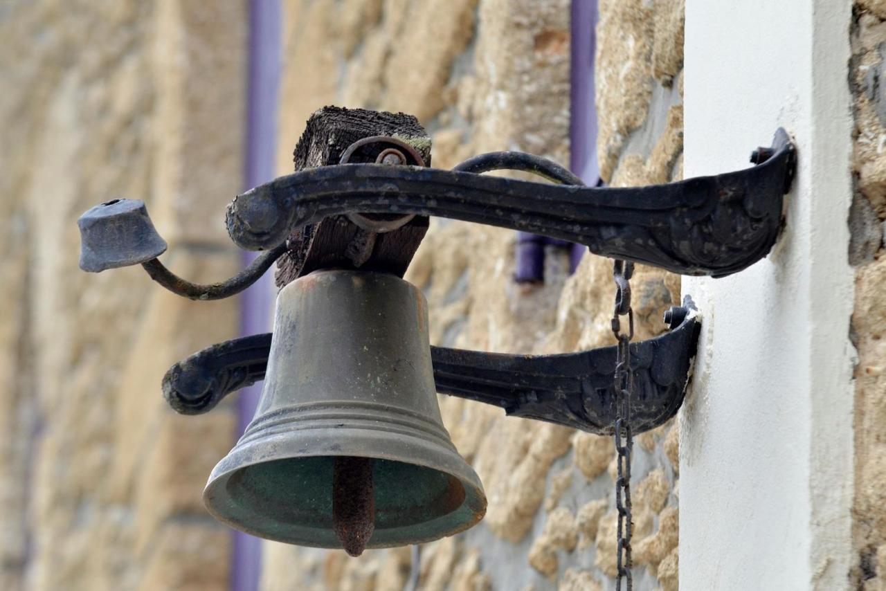 Les Volets Violets Bed & Breakfast Salles  Ngoại thất bức ảnh