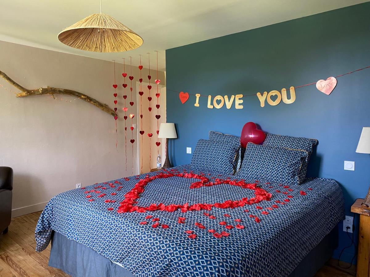 Les Volets Violets Bed & Breakfast Salles  Ngoại thất bức ảnh