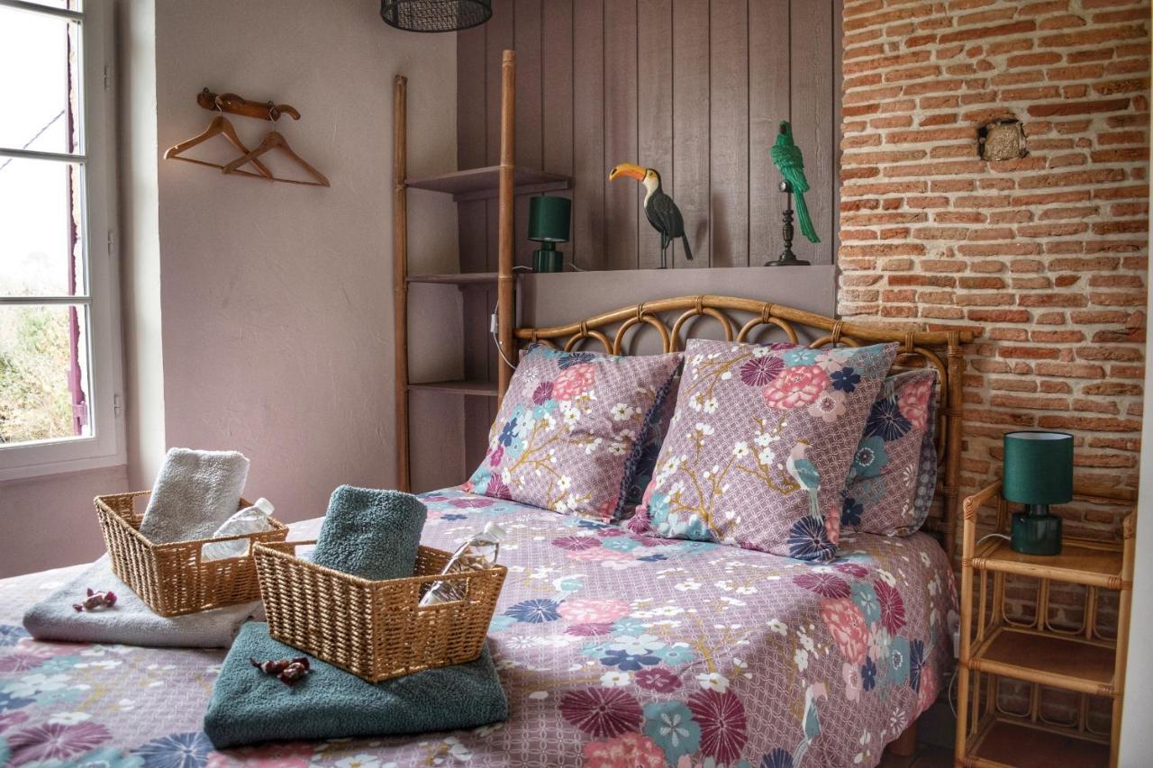 Les Volets Violets Bed & Breakfast Salles  Ngoại thất bức ảnh