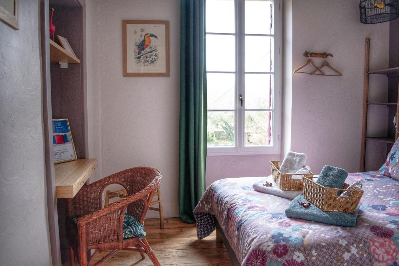 Les Volets Violets Bed & Breakfast Salles  Ngoại thất bức ảnh