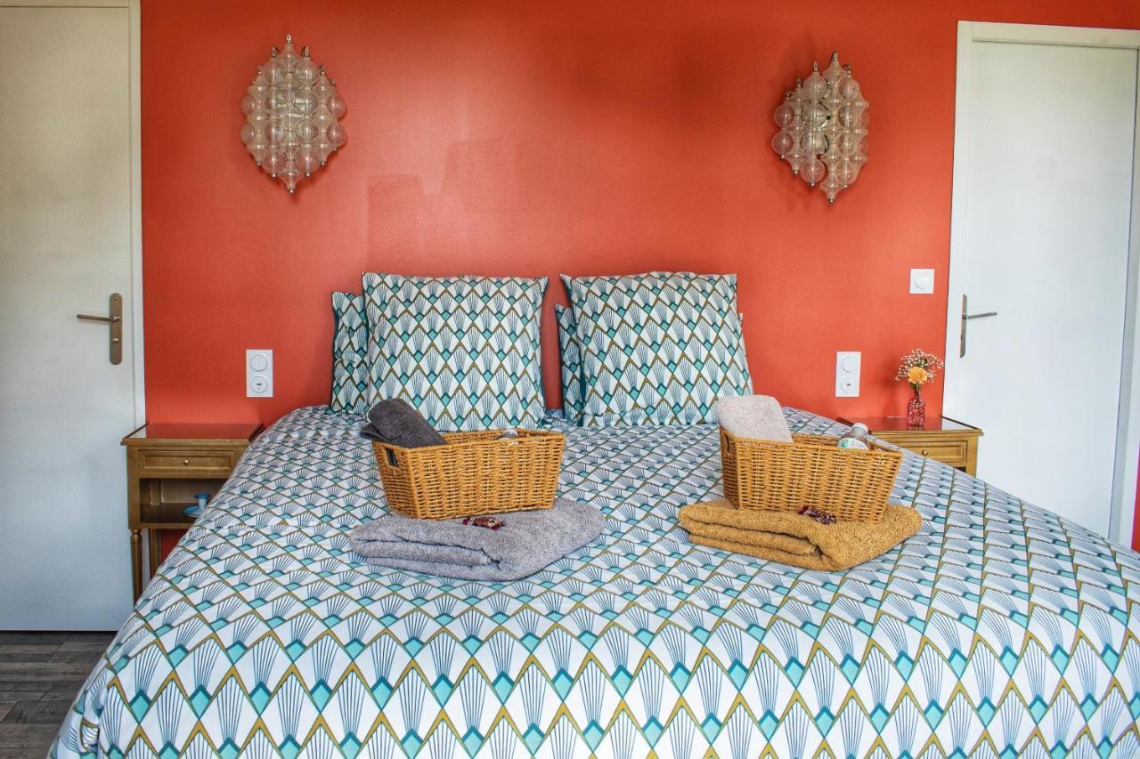 Les Volets Violets Bed & Breakfast Salles  Ngoại thất bức ảnh