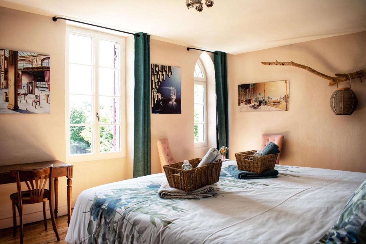 Les Volets Violets Bed & Breakfast Salles  Ngoại thất bức ảnh
