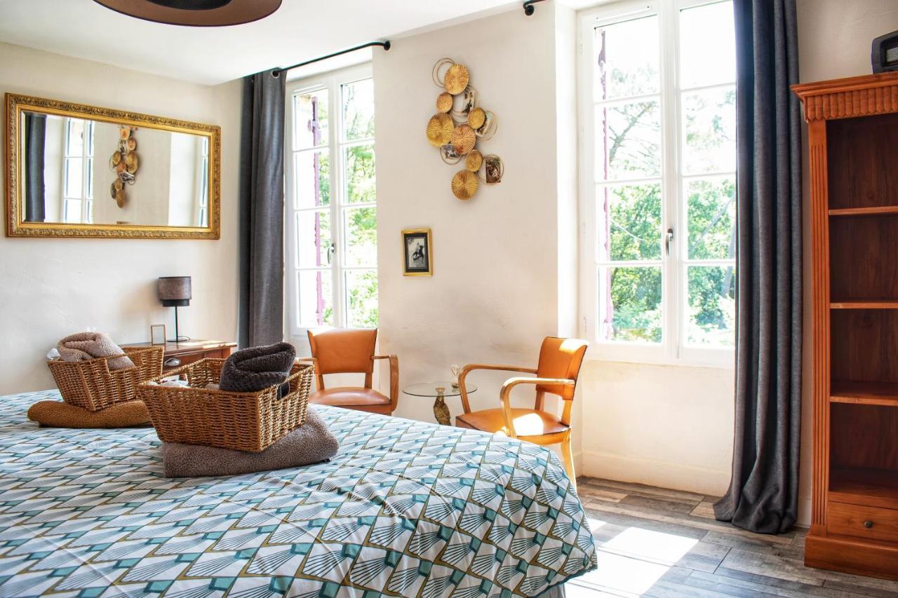 Les Volets Violets Bed & Breakfast Salles  Ngoại thất bức ảnh