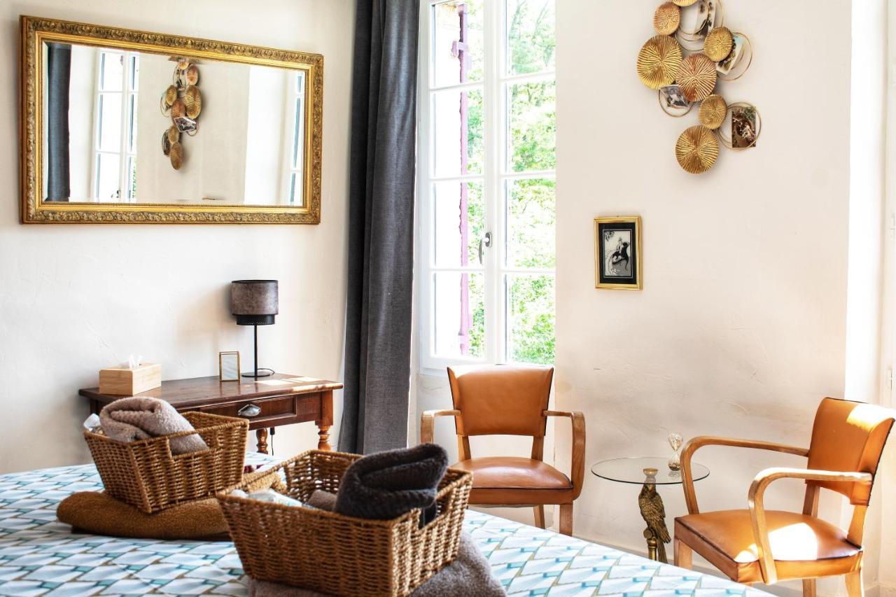 Les Volets Violets Bed & Breakfast Salles  Ngoại thất bức ảnh